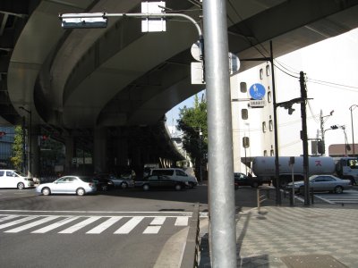 江戸橋北交差点で右折
